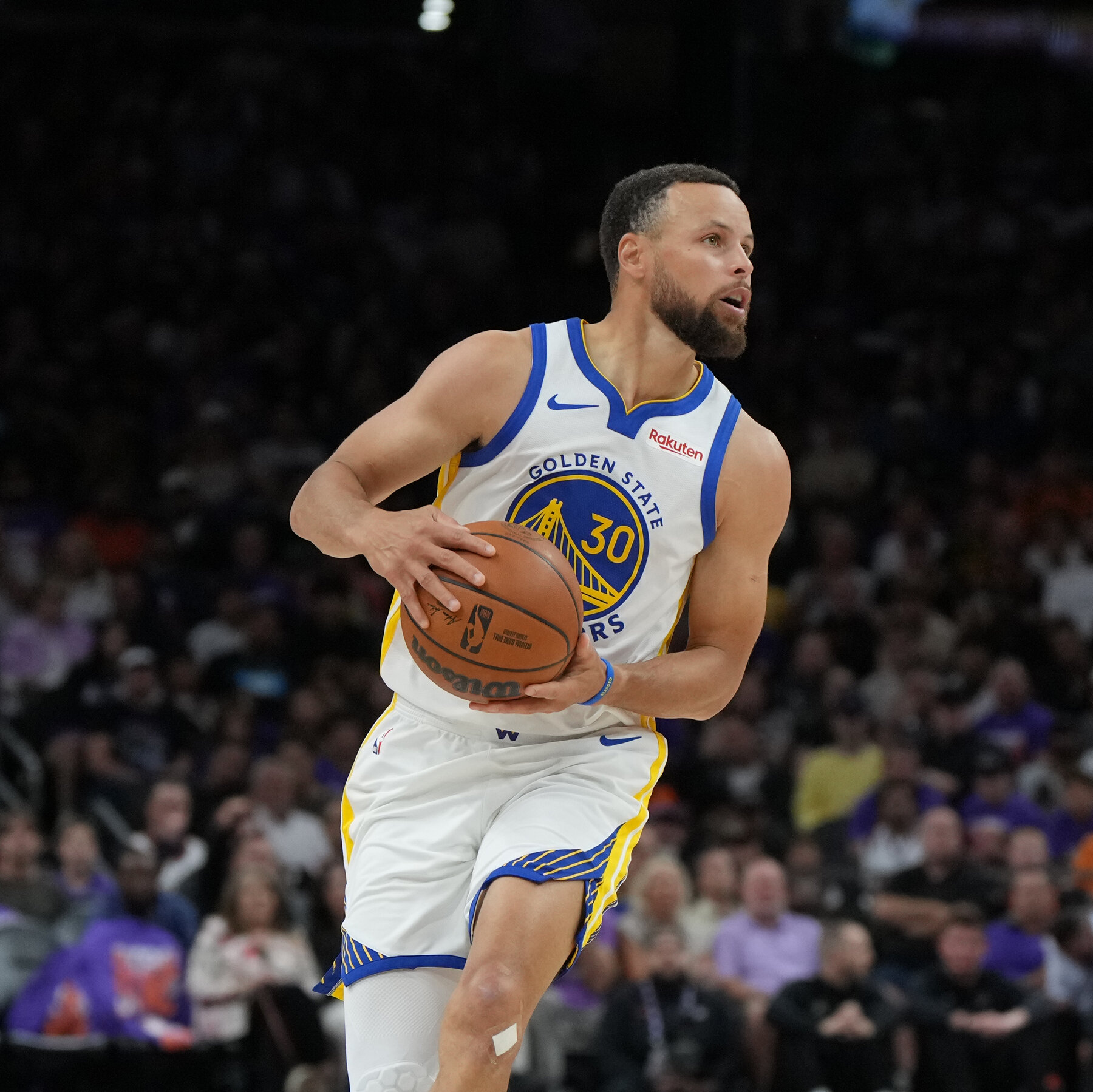 Li‑Ning signs Stephen Curry partnership to expand sportswear and sneaker presence in U.S. and China