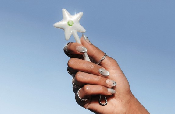 Cash App unveils wand-shaped tap‑and‑pay device