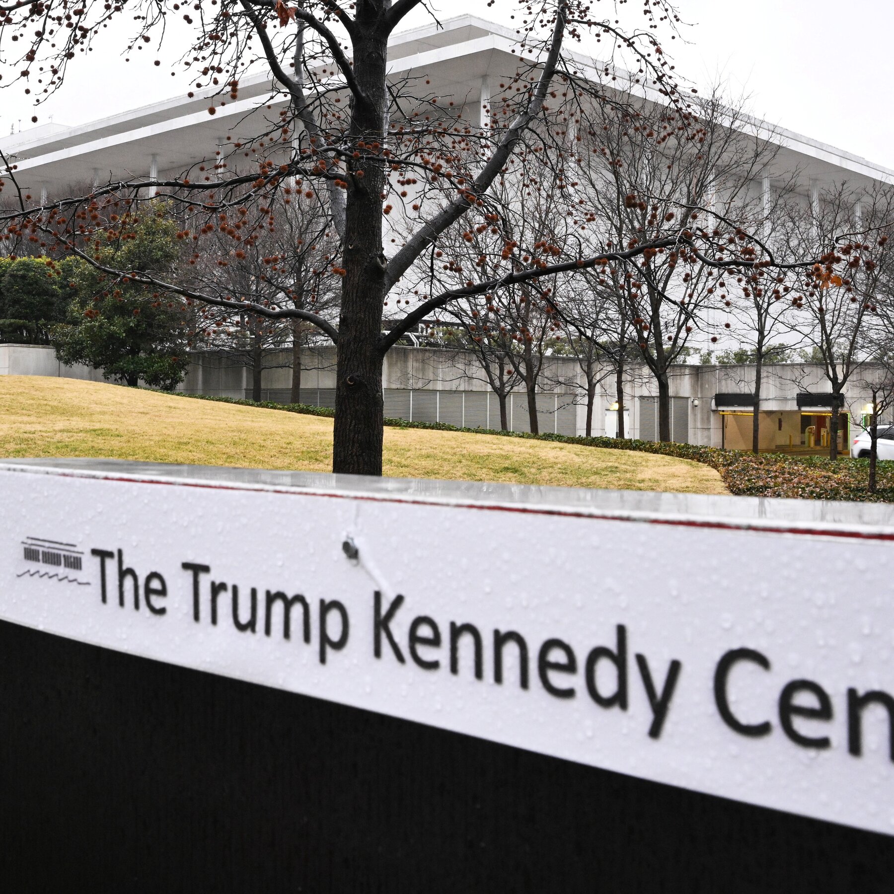 Kennedy Center Ordered to Strip Trump’s Name from Signage by June 12