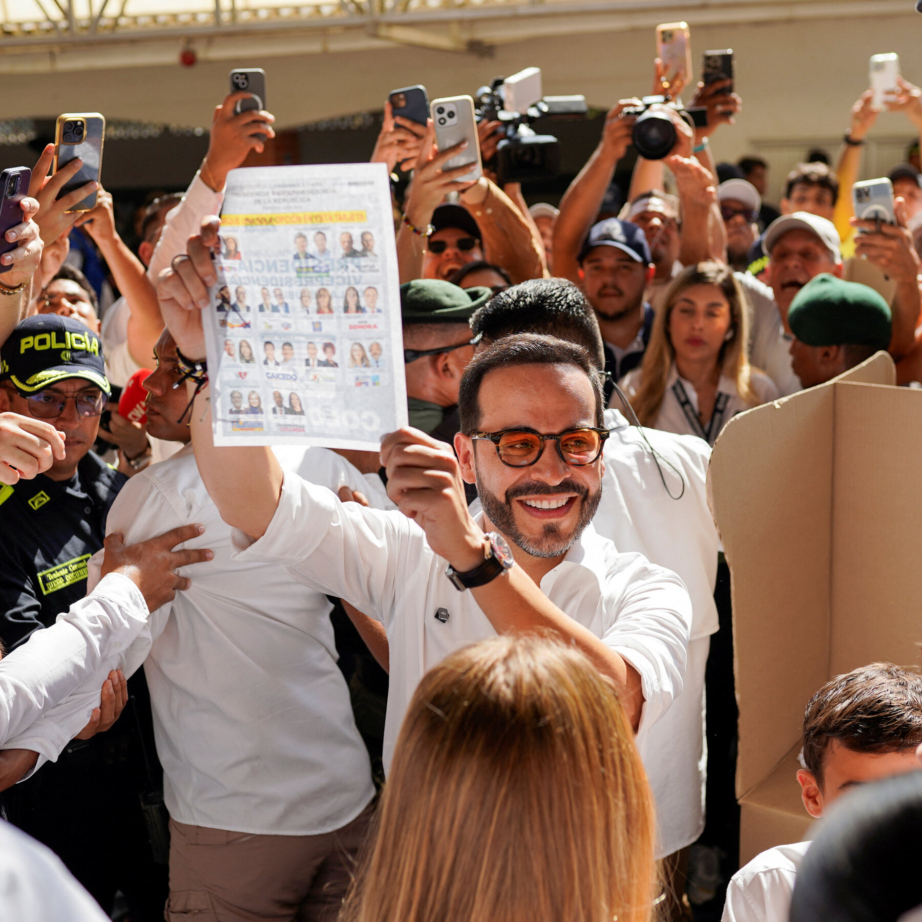 Trump Endorses Dual‑Citizen Candidate in Colombia’s Presidential Runoff