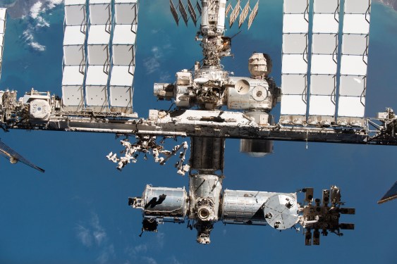 NASA uses SpaceX Dragon to temporarily house ISS crew after leak