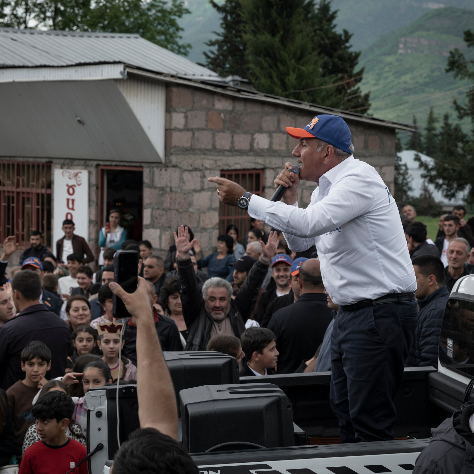 Armenian PM Nikol Pashinyan, Backed by Trump and Opposed by Putin, Seeks Re‑election Amid War‑Peace Debate