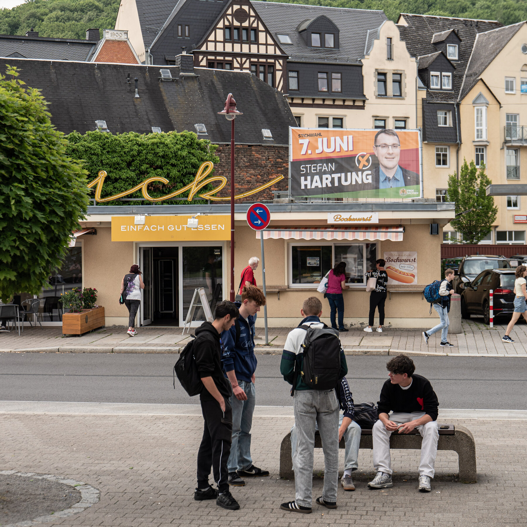 Neo-Nazi Party Candidate Advances to Mayoral Runoff in East German Town