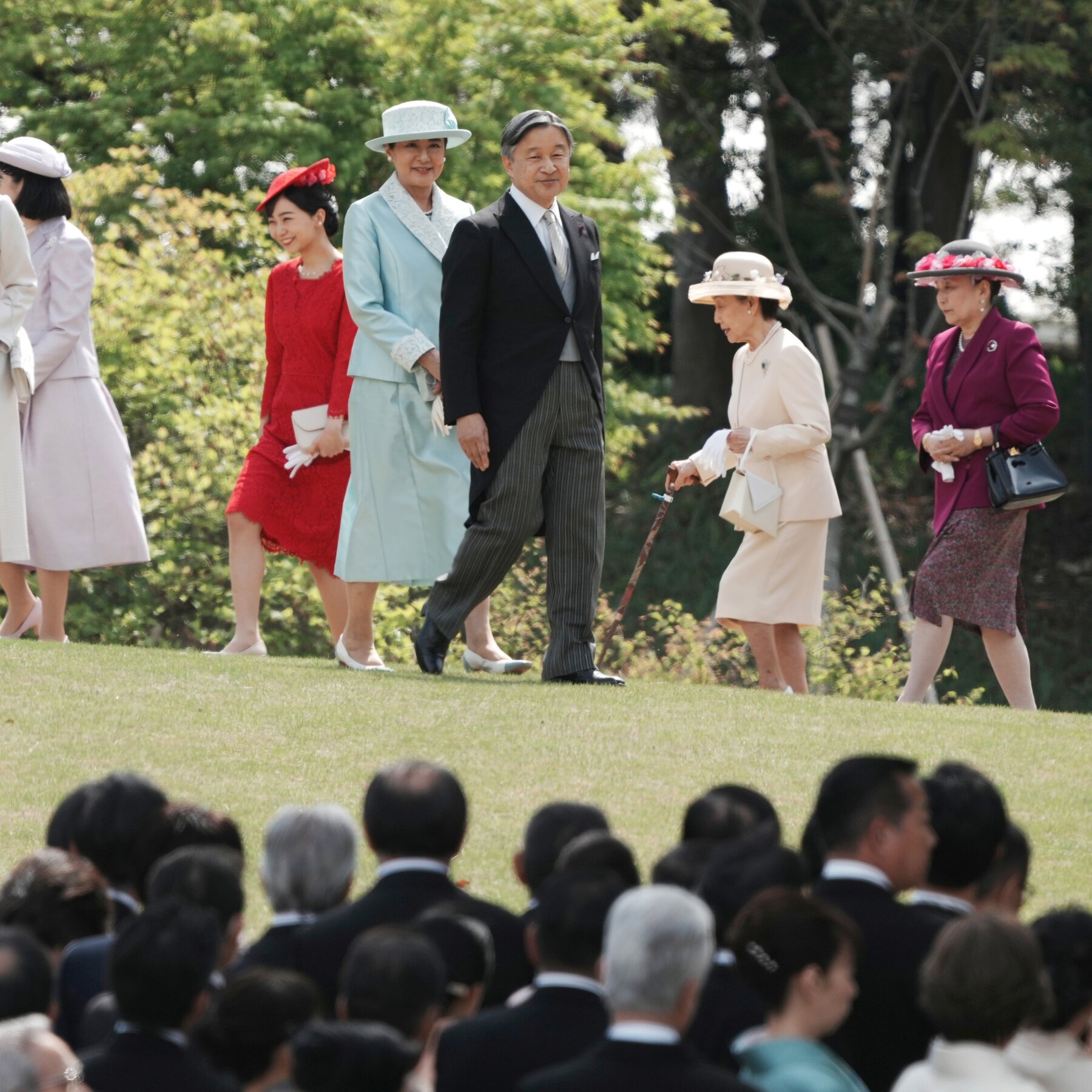 Japan Considers Expanding Imperial Succession to Distant Male Relatives Amid Royal Lineage Concerns