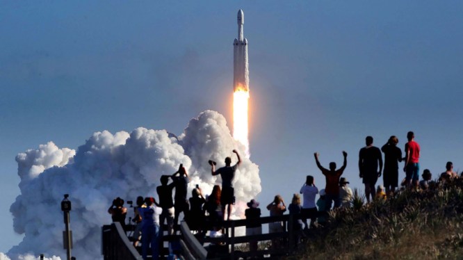 SpaceX valuation tops $2.7 trillion, overtaking Amazon