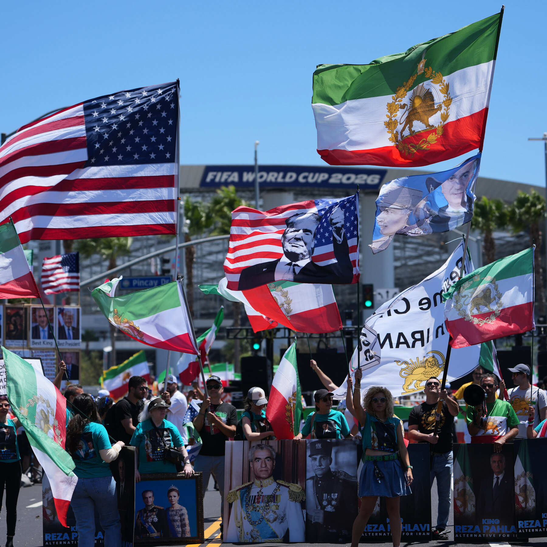 Iranian Soccer Team Faces Protest‑Filled Atmosphere at First World Cup Match in Los Angeles