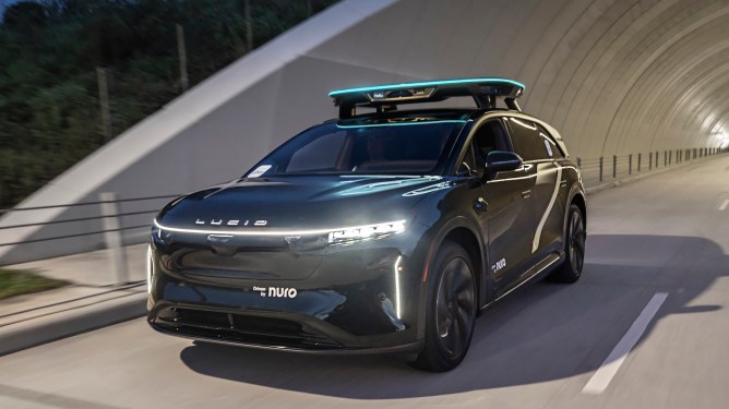 Uber to Debut Premium Robotaxi Service in Houston by 2027