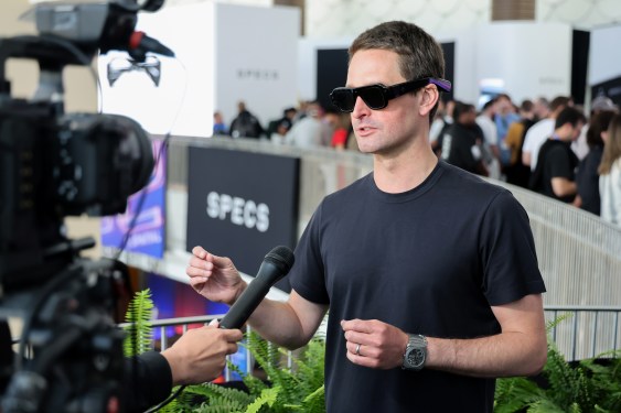 Snap stock falls after unveiling costly AR glasses