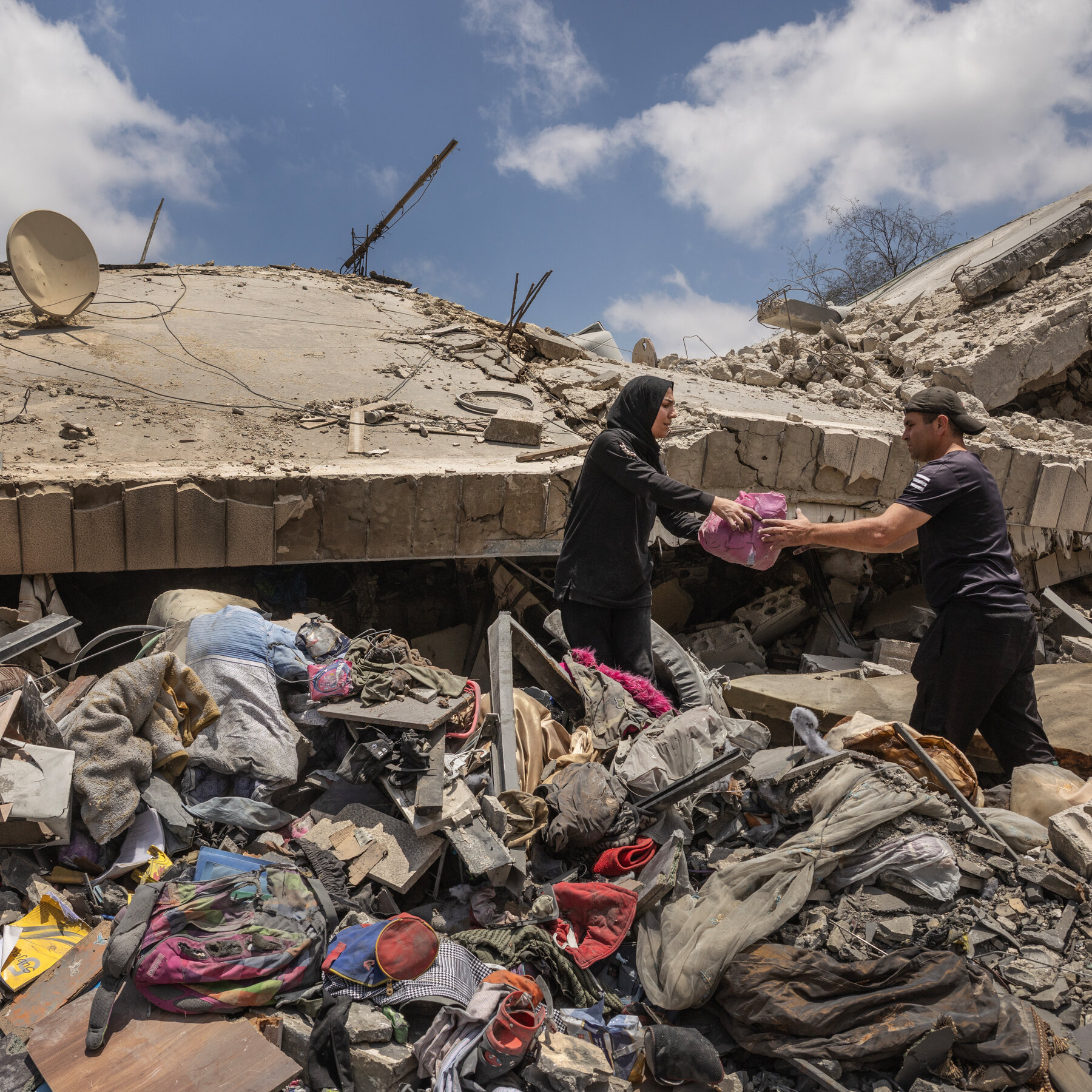 Israel and Hezbollah Maintain Tense Cease-Fire as Troops Stay Defensive