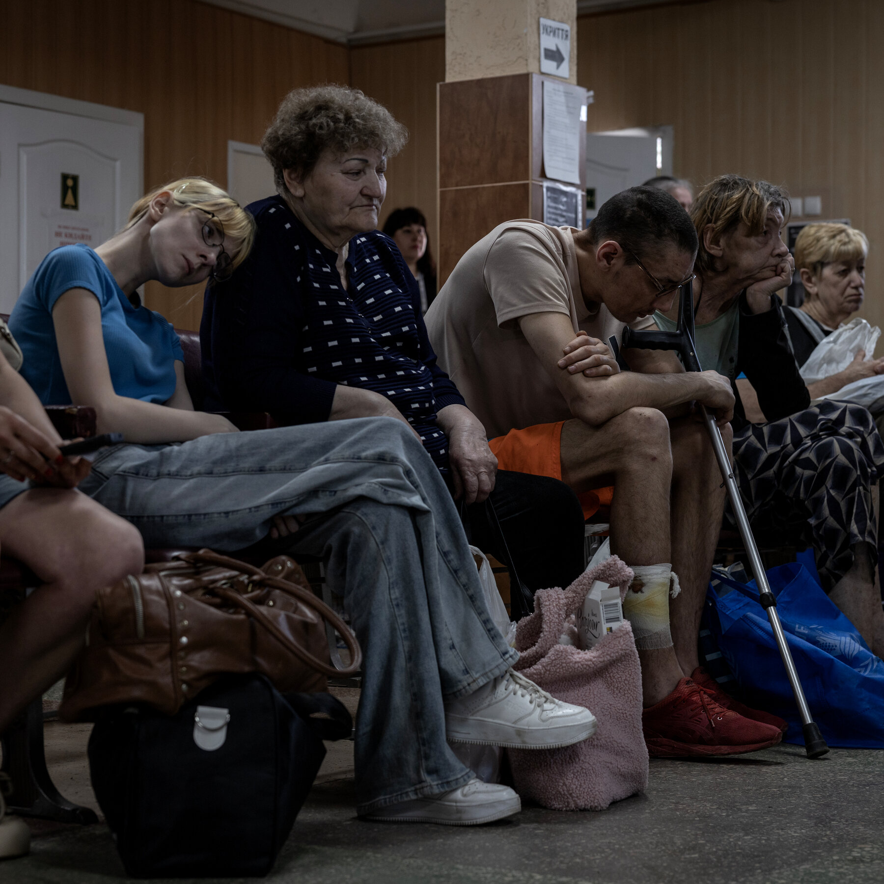 Thousands Flee Ukraine's Donbas Strongholds Amid Russian Advance