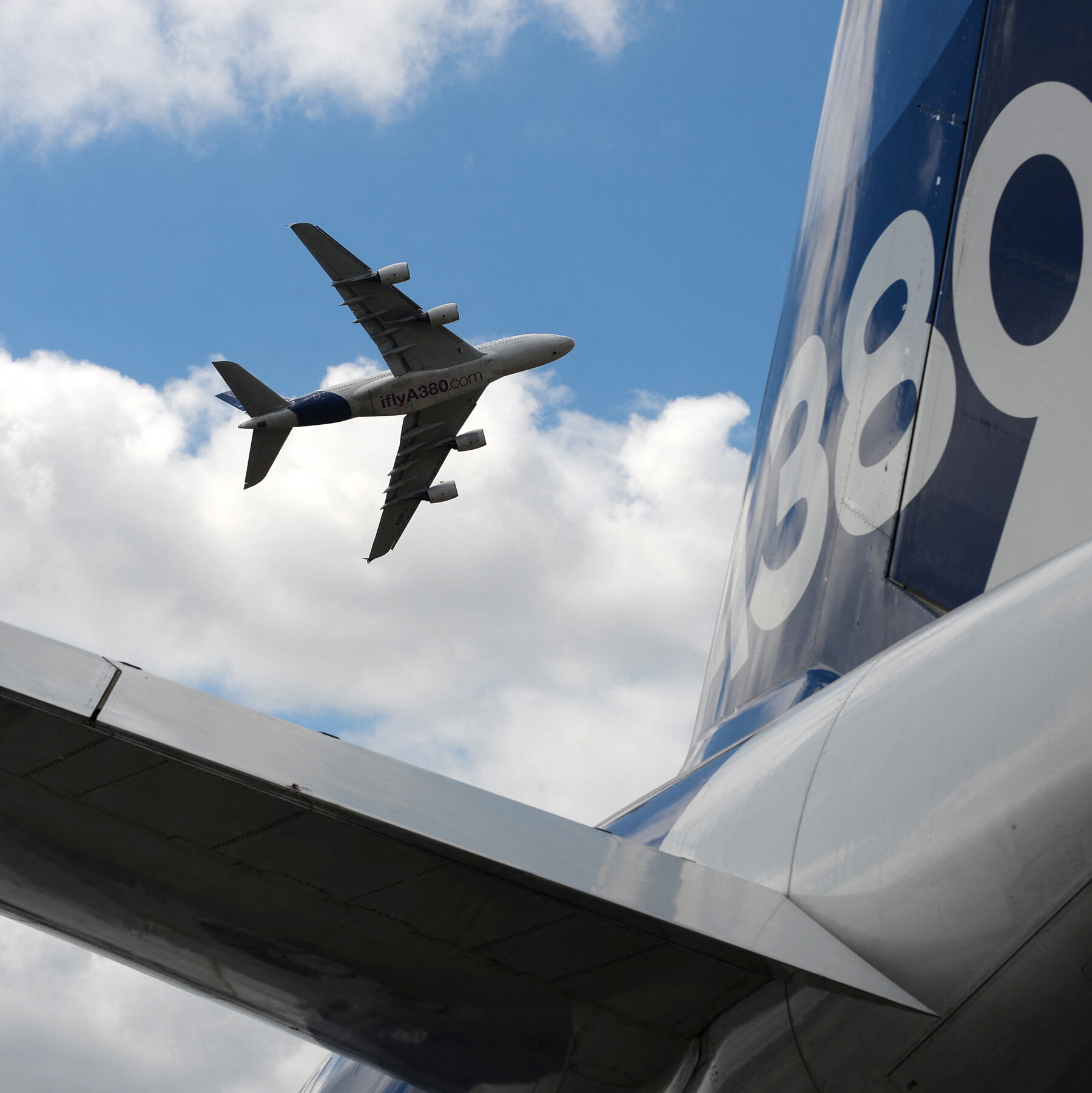 EU Regulator Grounds Five Airbus A380s After Wing Cracks Detected
