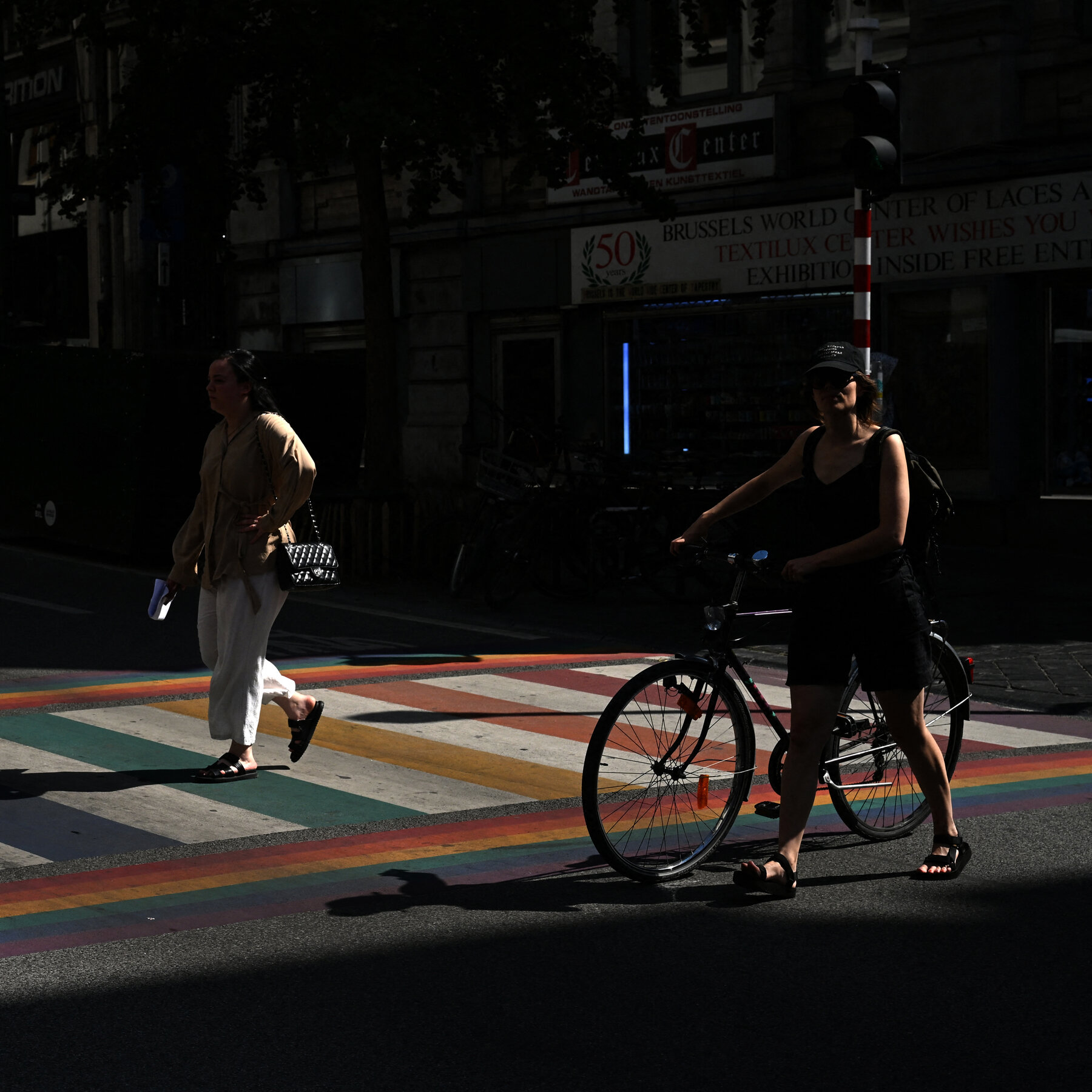 Brussels Residents Find Creative Ways to Cool Down During European Heatwave