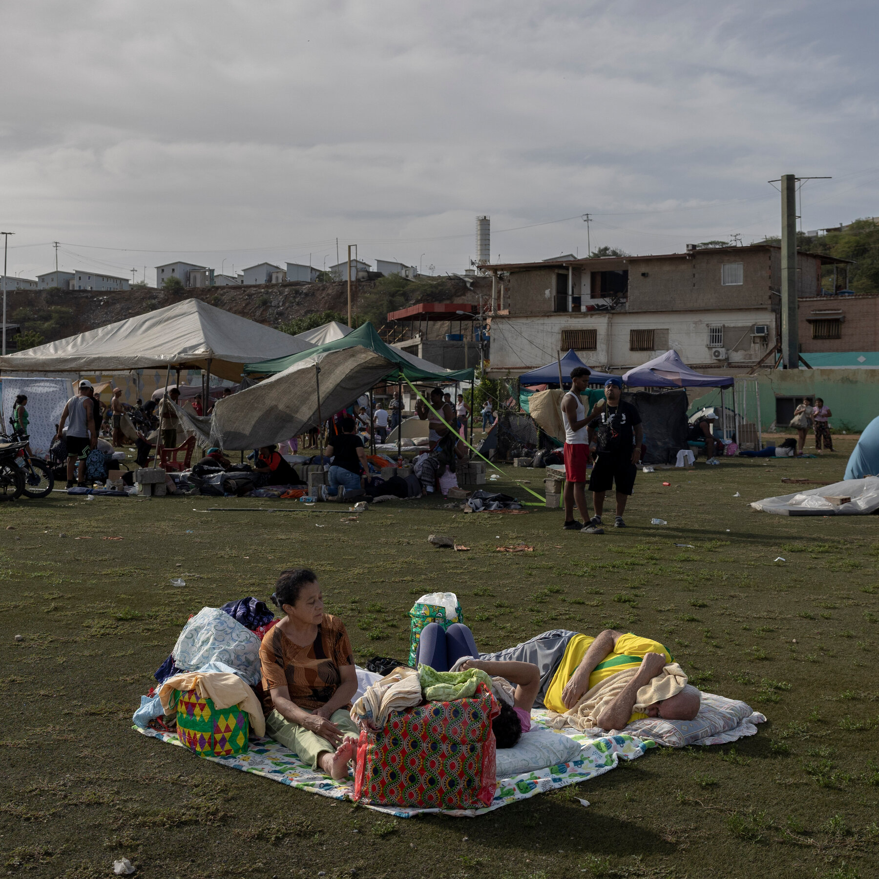 Twin Earthquakes Displace Thousands in Venezuela, Many Take to Streets and Plazas