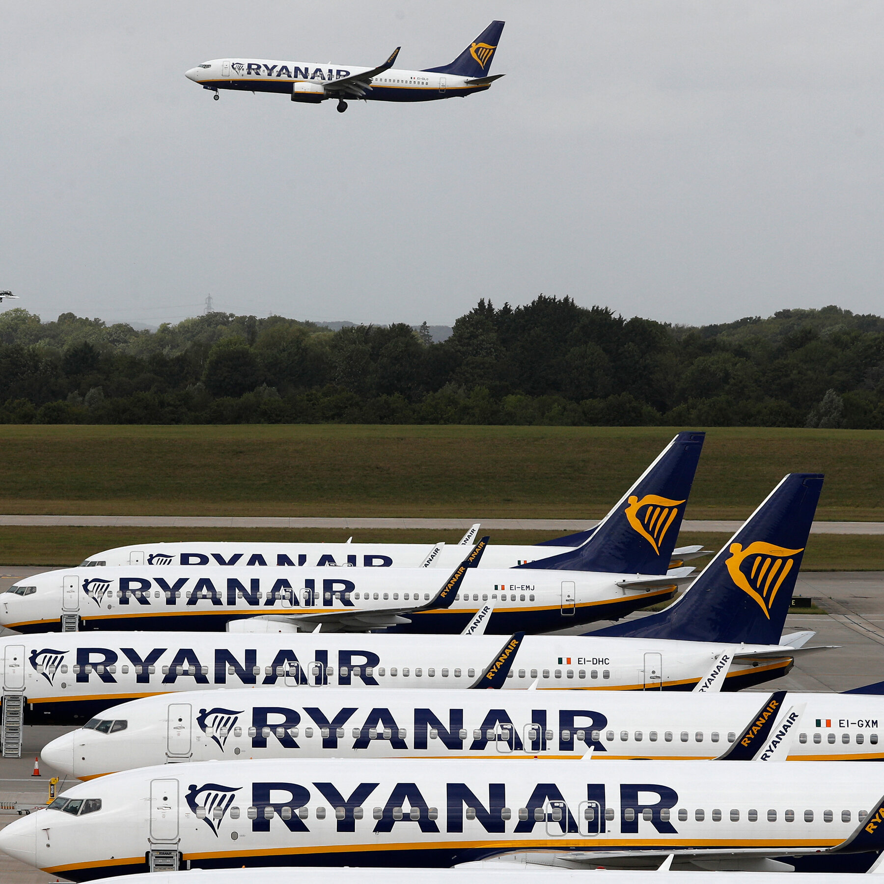 Ryanair Ends Fee for Parents to Sit With Children After Regulator Probe
