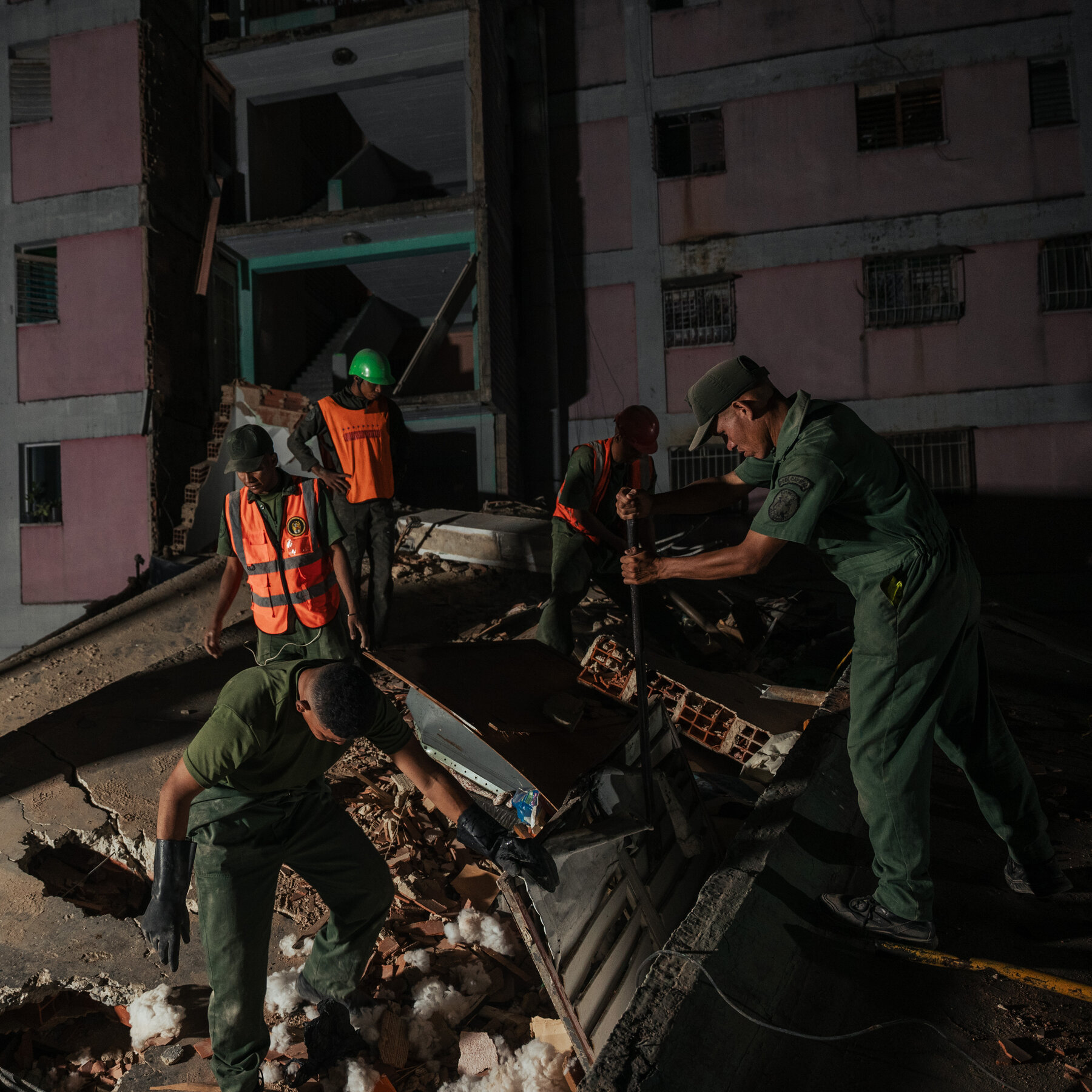 Venezuelan Military Criticized for Delayed Response as Foreign Aid Arrives