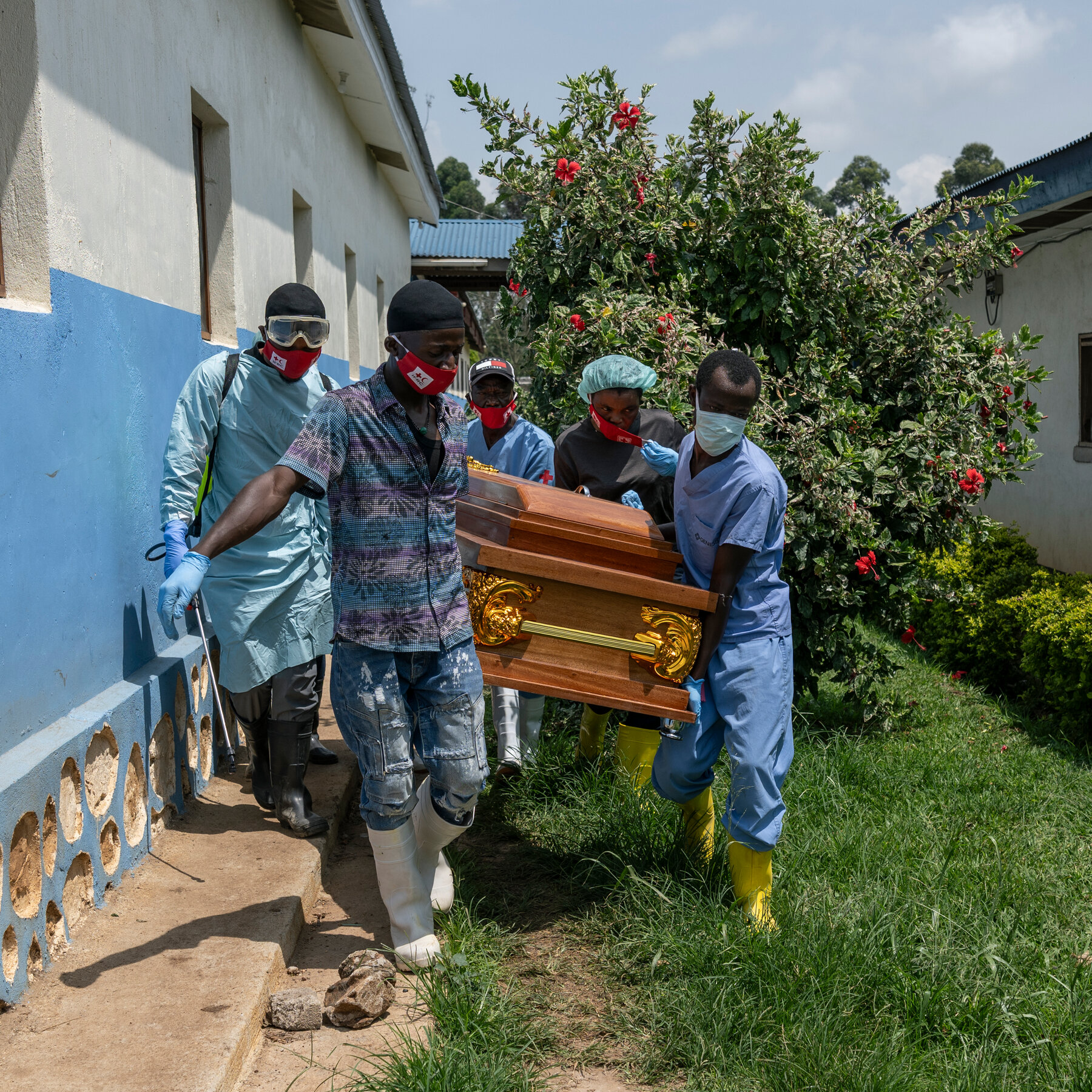 Congolese Volunteers Face Dual Risks in Ebola Containment Efforts
