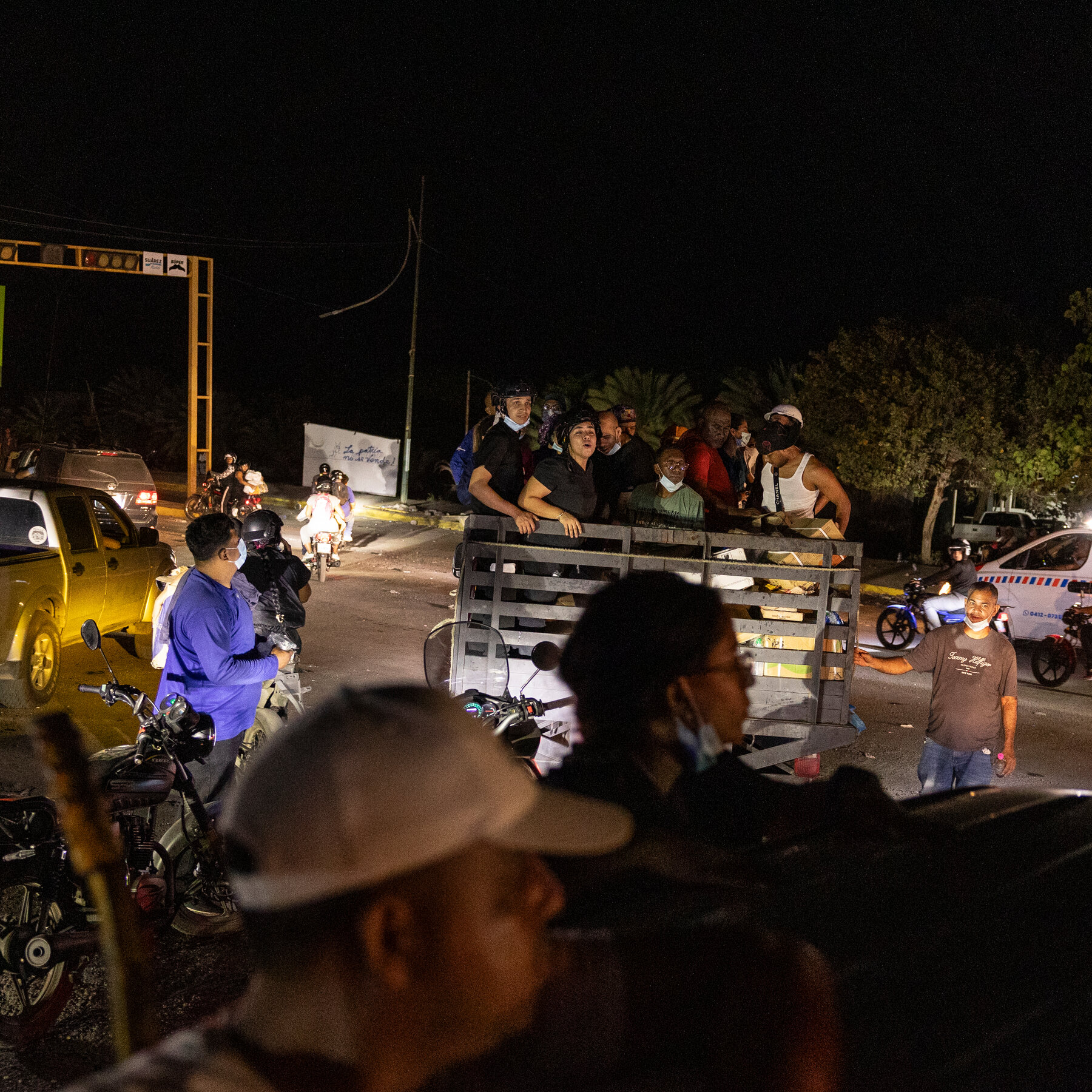 Volunteer Surge Blocks Road to Venezuelan Earthquake Zone, Delaying Rescue Operations