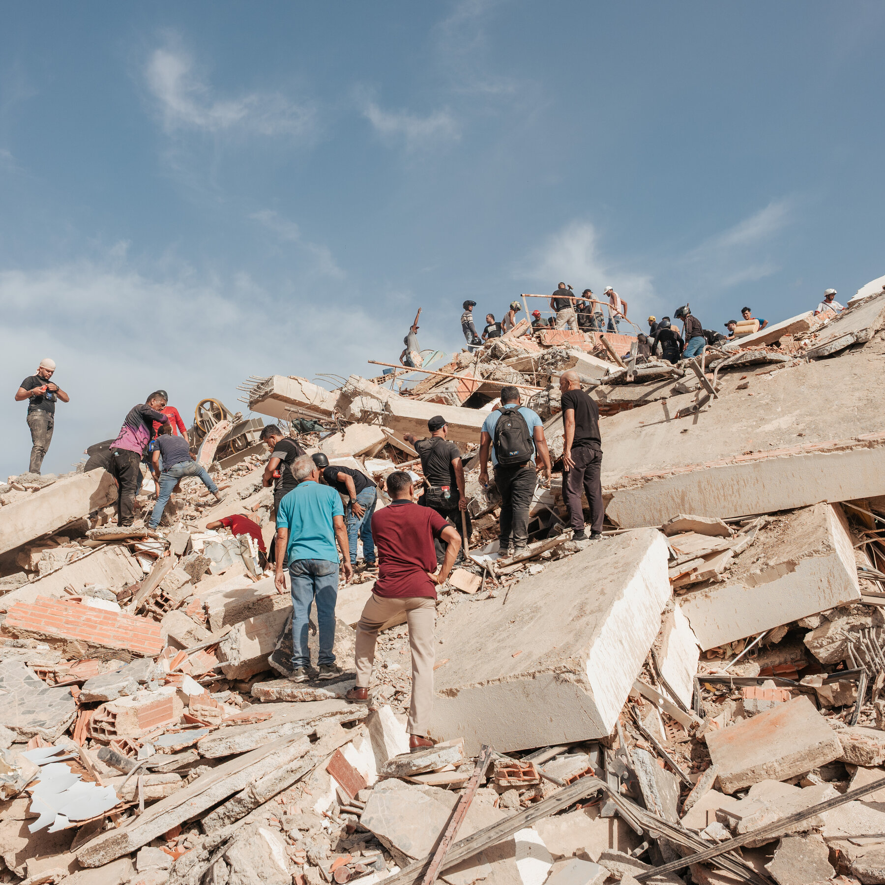 Venezuela Death Toll from Twin Quakes Likely to Remain Unclear for Weeks