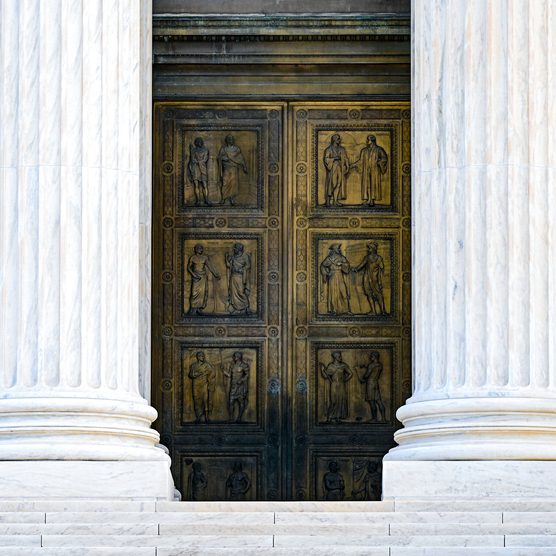 Supreme Court Faces Split Over Trump’s Bid to End Birthright Citizenship and Replace Fed Chair