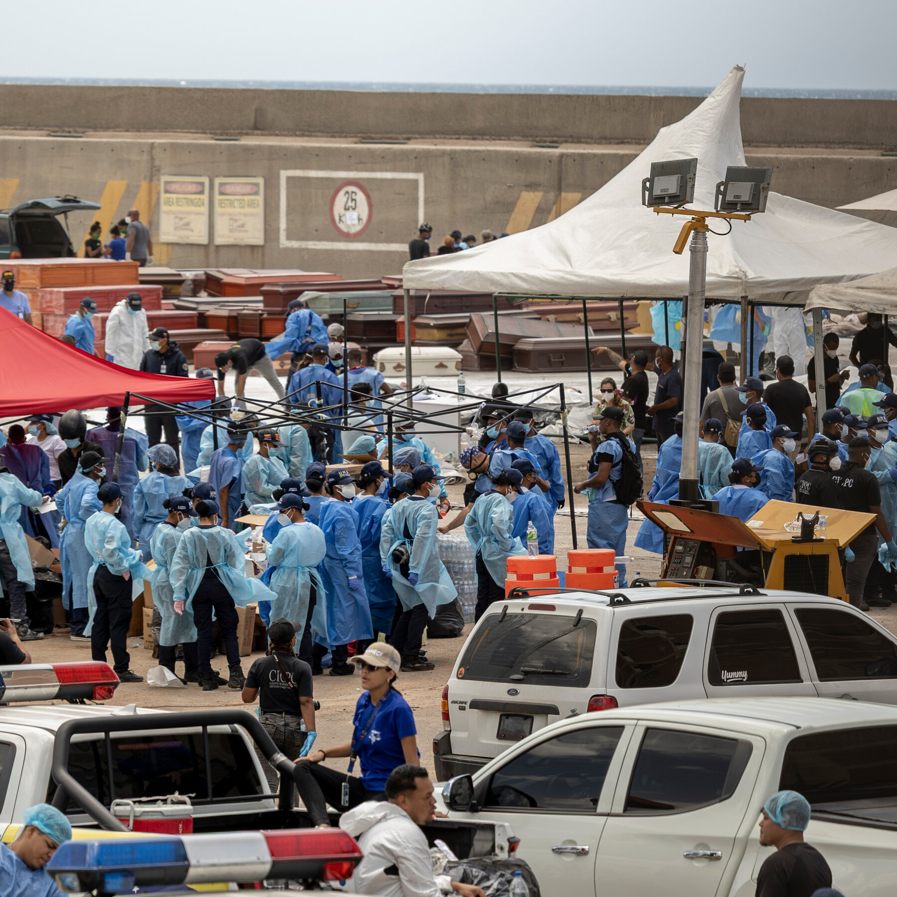 Rescue operations for victims of Venezuela earthquake become increasingly desperate