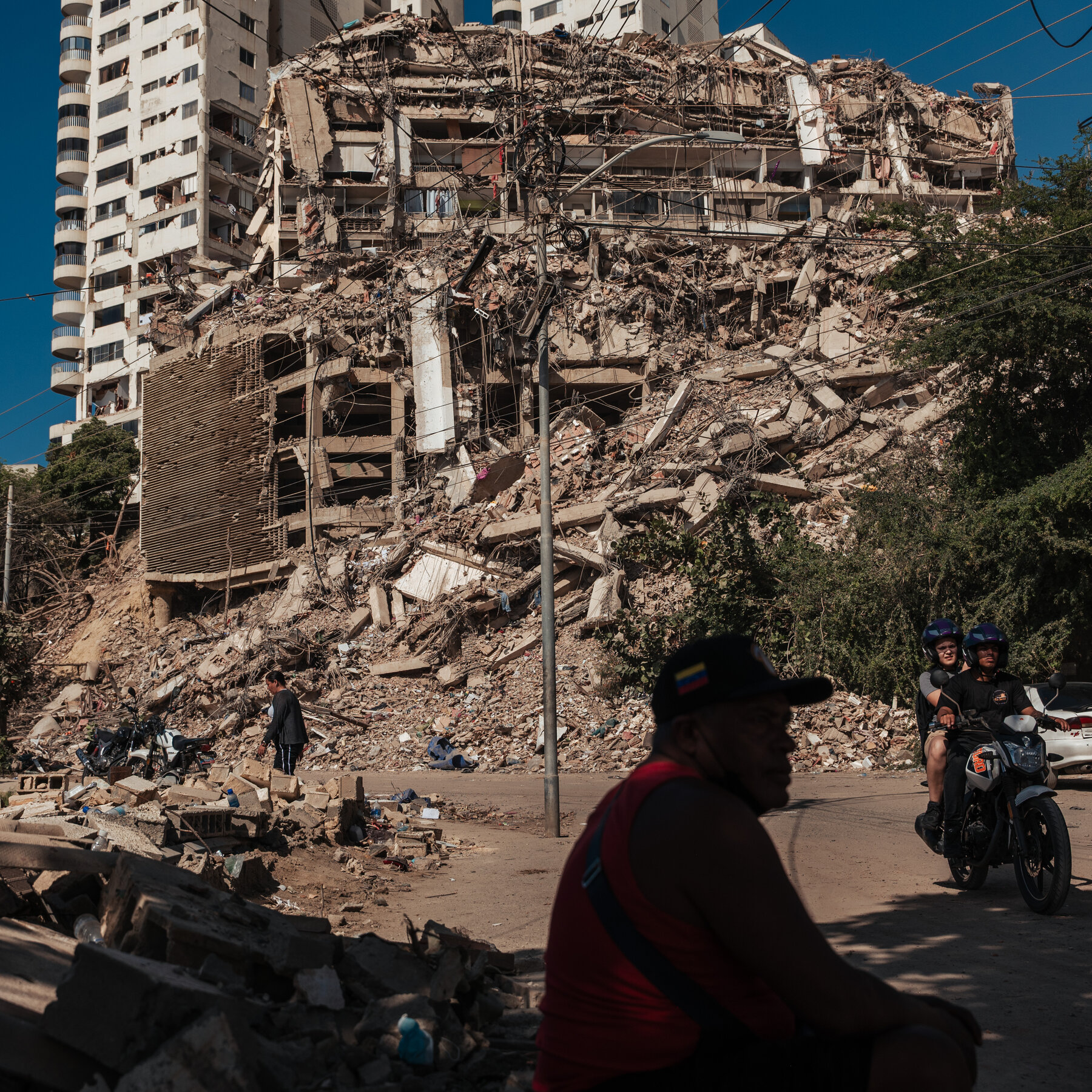 Equipment Shortages Slow Venezuela Earthquake Rescue, Residents Call for Machinery