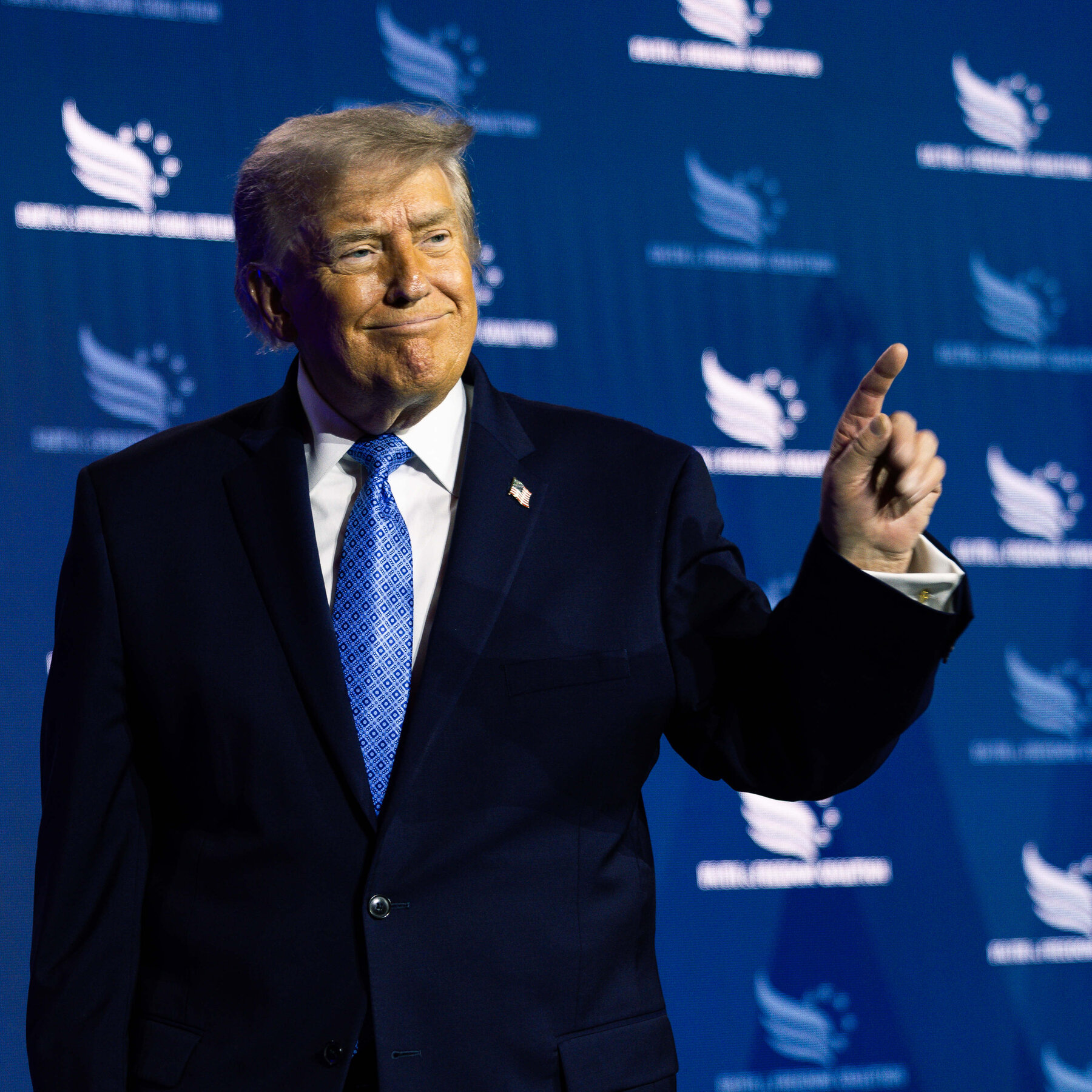 Trump Family Profits from Memecoin as Hundreds of Thousands Lose Money