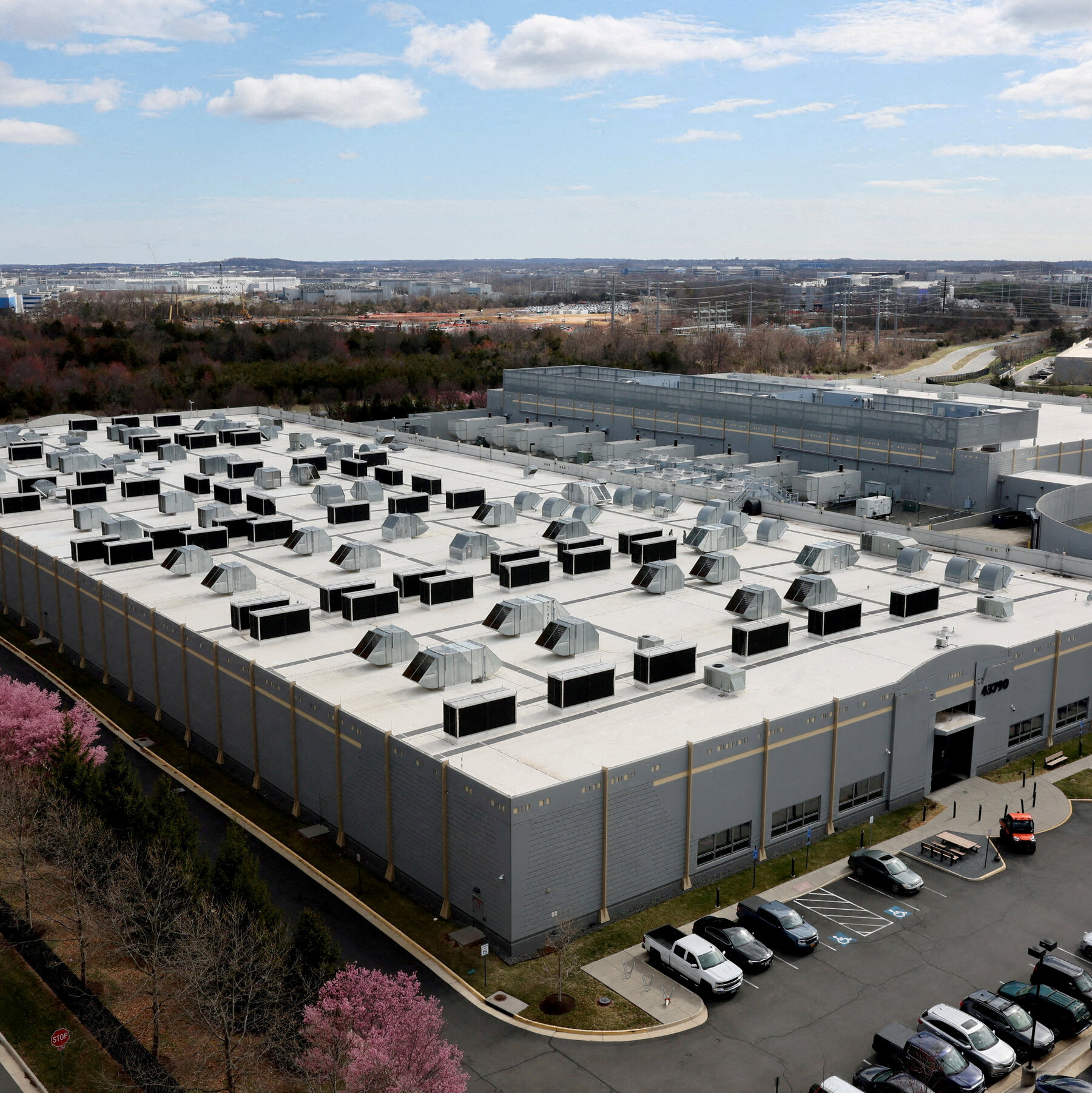 DOE directs data centers to activate backup generators amid extreme heat