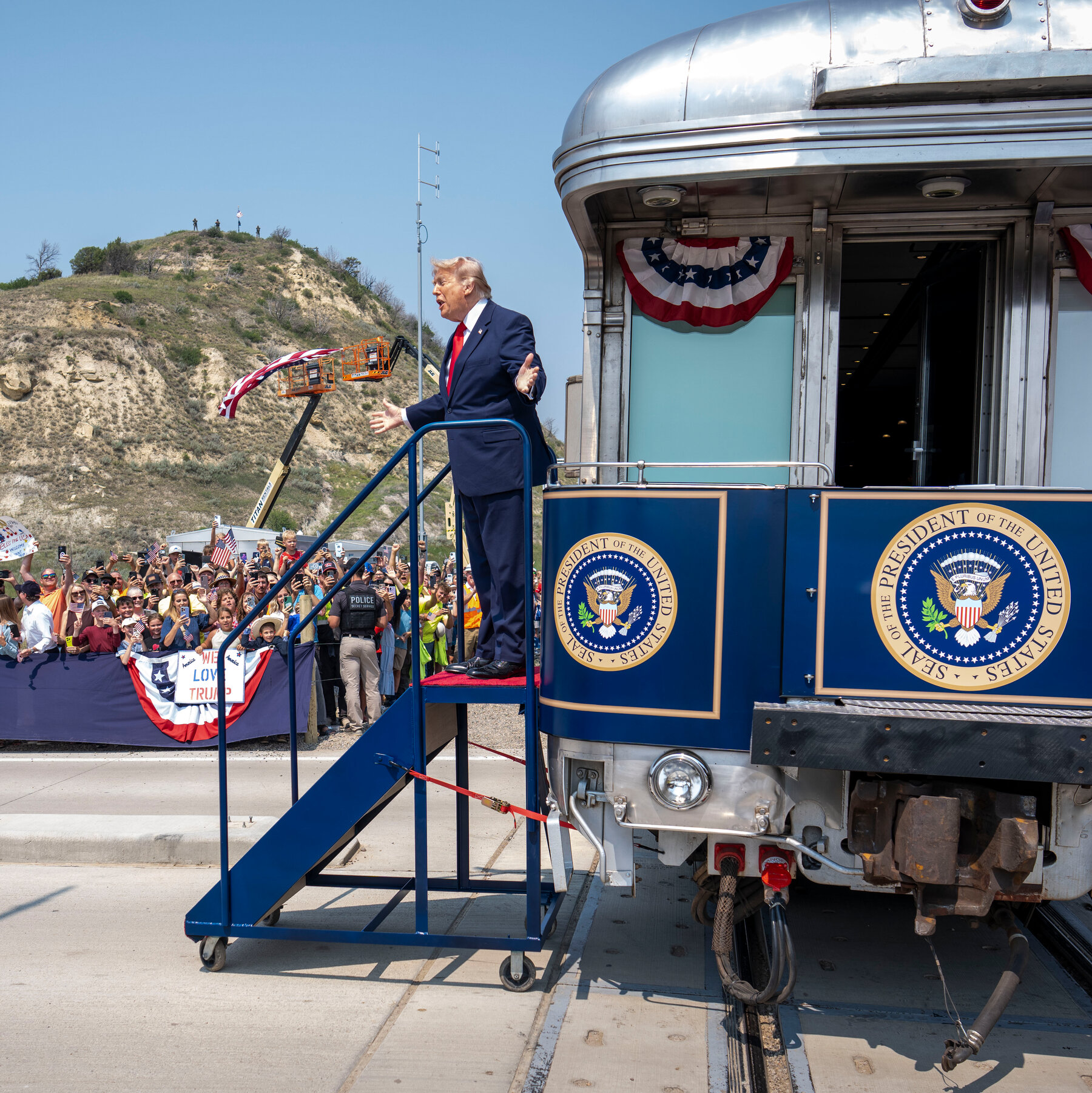 President Trump Visits Theodore Roosevelt Library, Calls Former President a ‘Great He‑Man’