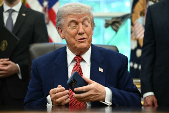 Investors in Trump memecoin lost $3.8 billion, analysis shows