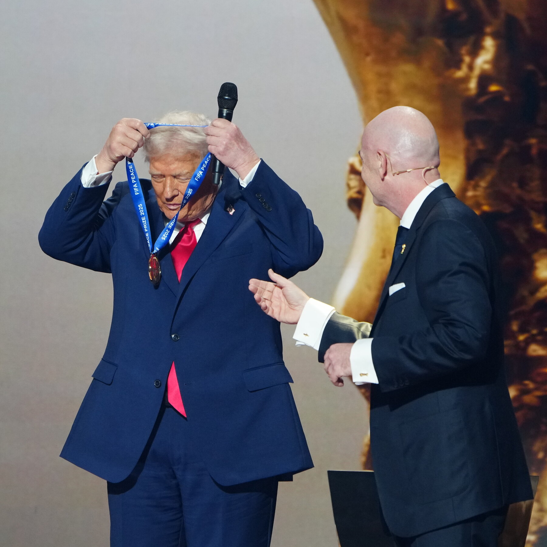 Trump Calls FIFA Head, Ending World Cup’s Political Pause