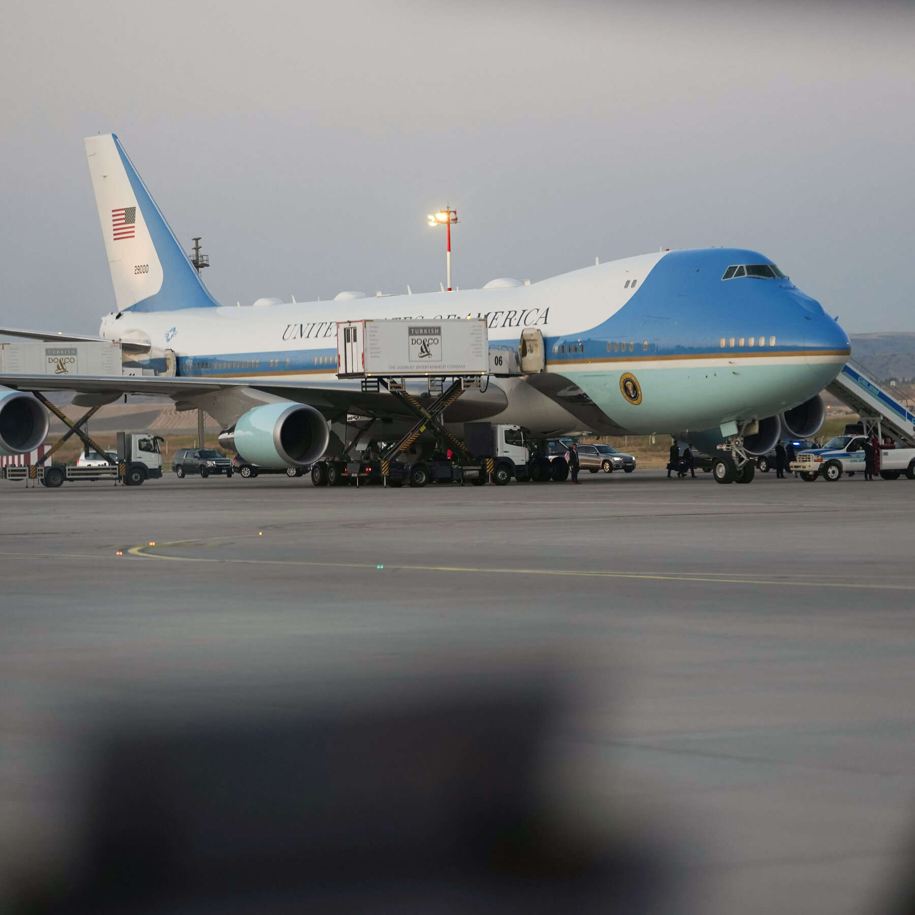 Secret Service advises Trump to swap Qatari‑donated jet for older Air Force One on Turkey departure