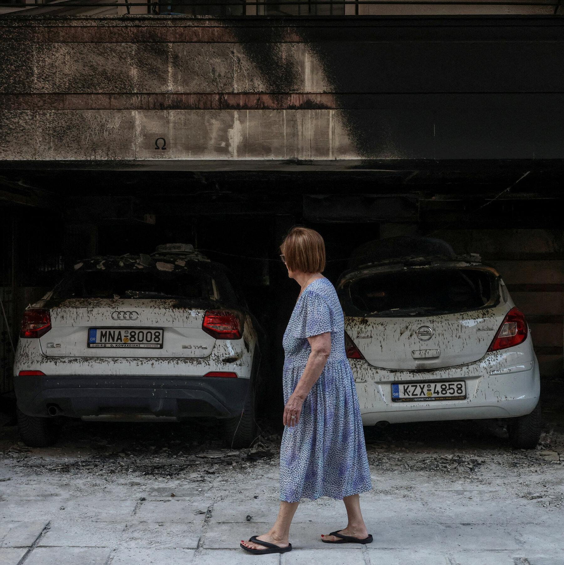 Greek Police Detain Three Suspects Linked to Bombings Against Governing Party