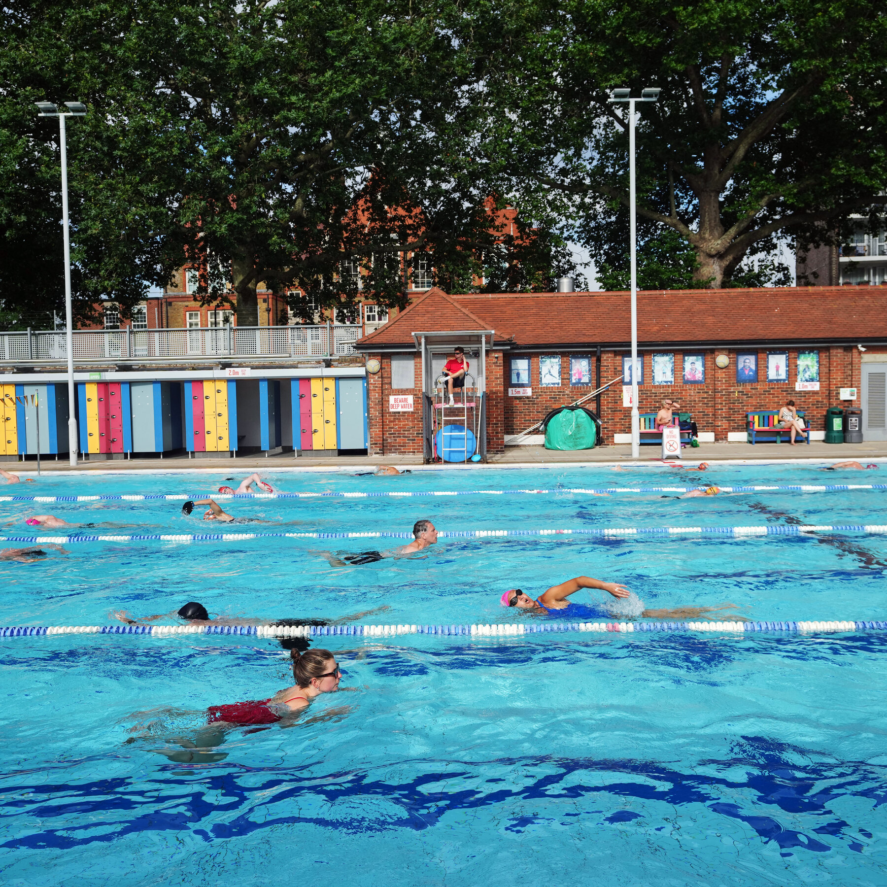 London's Outdoor Swimming Rush: Swimmers Turn to Ponds and Canals Amid Heat