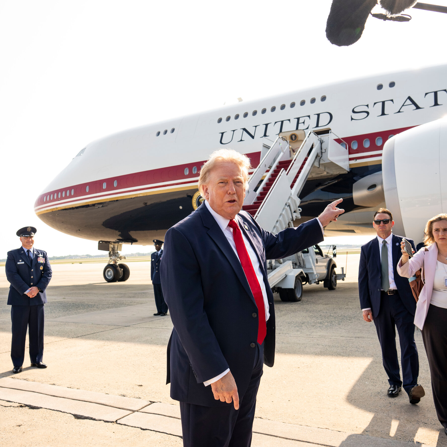 Justice Department Subpoenas Times Reporters Over New Air Force One Story, Trump Intensifies Media Pressure