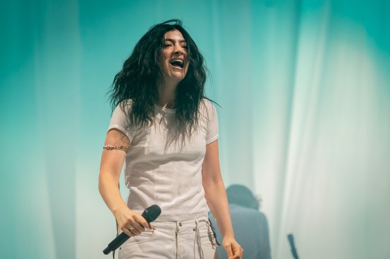 Lorde calls AI glasses “not sexy”