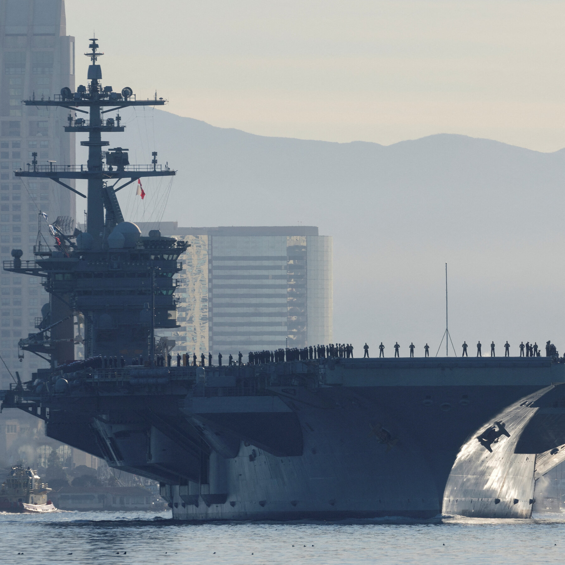 U.S. Warships Reimpose Blockade on Iranian Ports After Cease‑fire Collapse