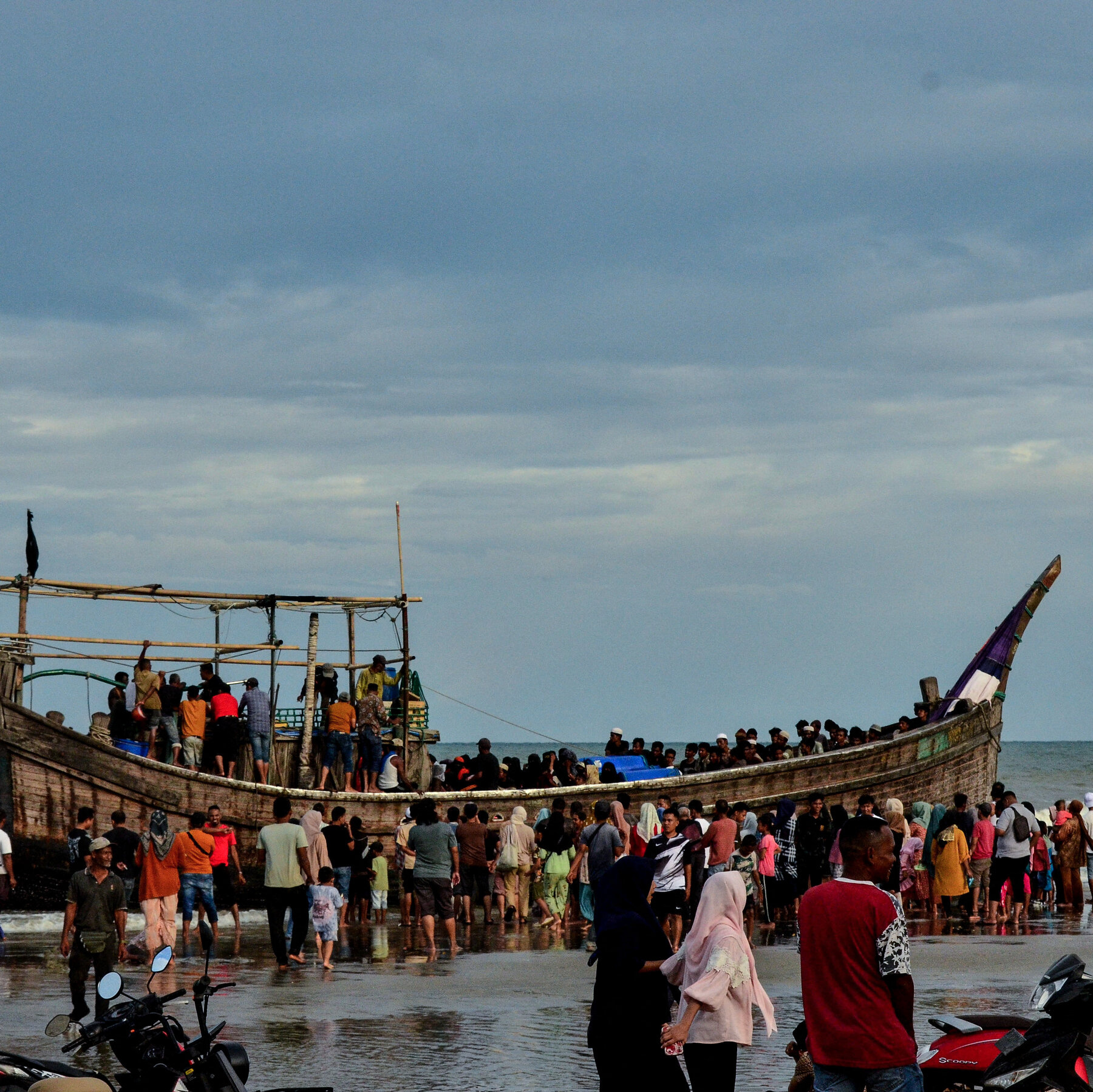 Hundreds of Rohingya Missing After Boat Sinks While Fleeing Myanmar