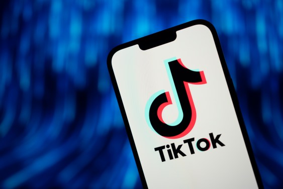 Federal workers permitted to reinstall TikTok on government phones