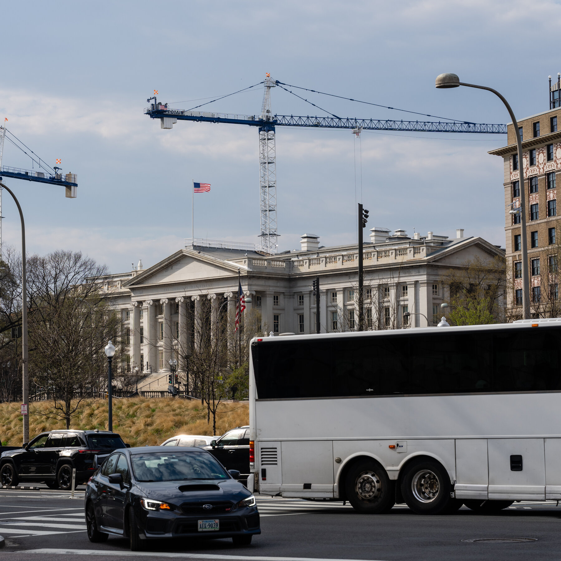 Congress Expands Russia Sanctions While Concerns Grow Over Dollar Dominance