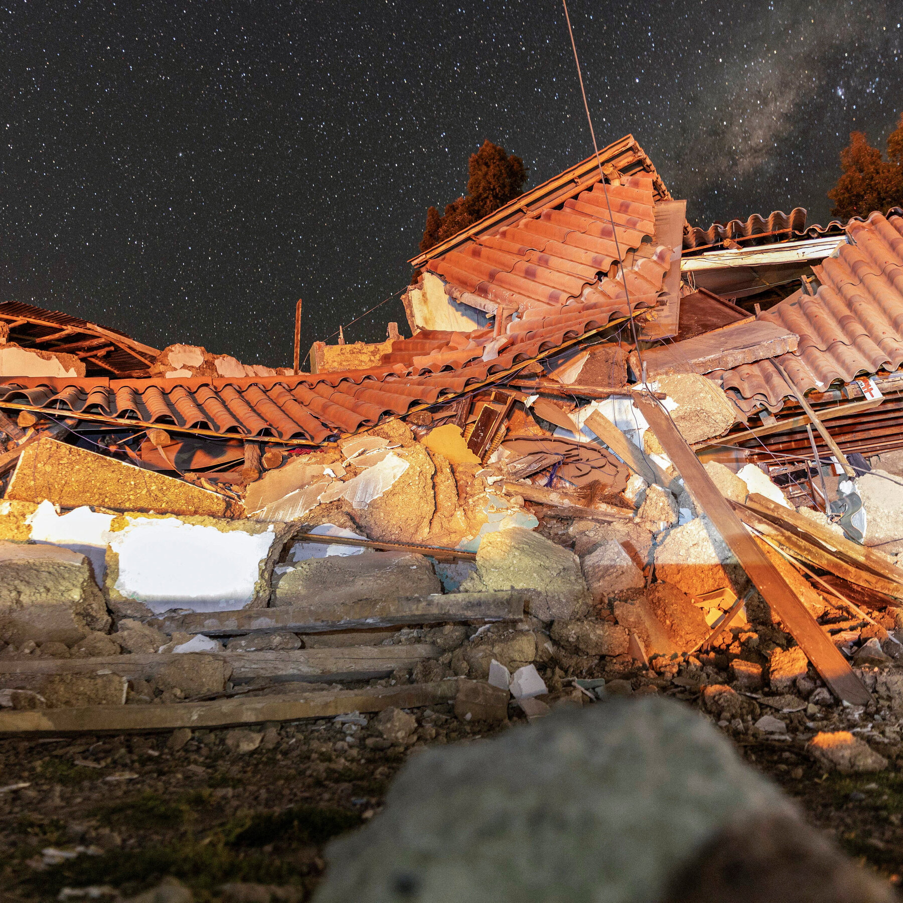 5.5‑magnitude quake in Peru's central highlands kills six, displaces hundreds