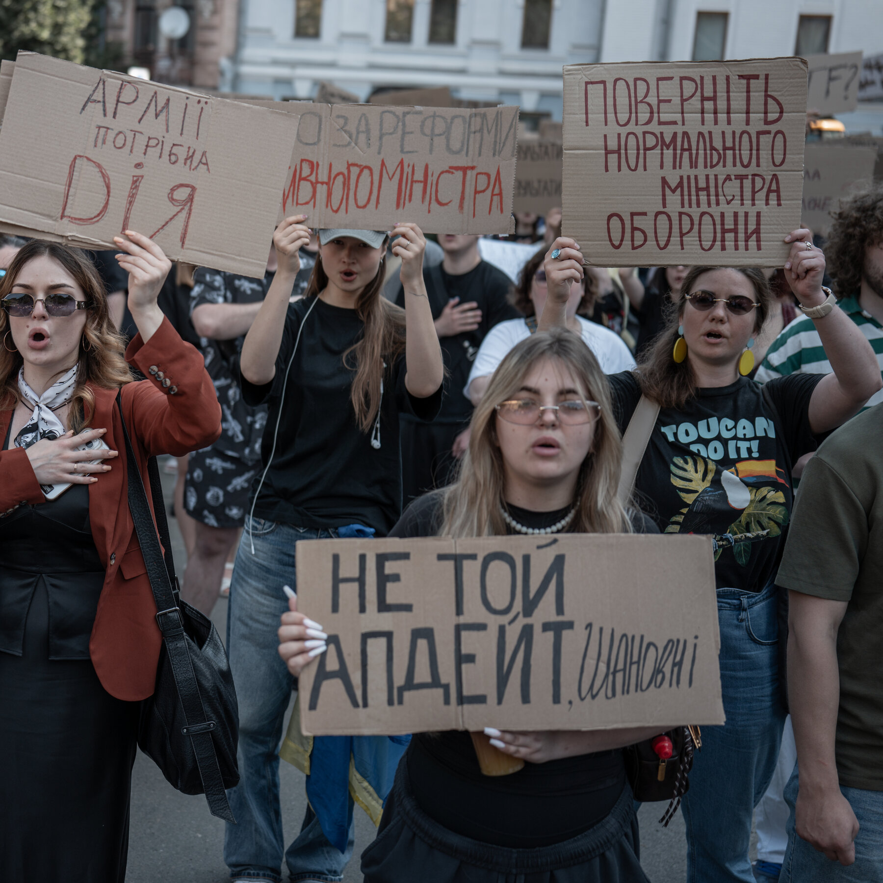 Zelensky faces calls to dismiss Ukraine’s top general as troops demand drone strategy
