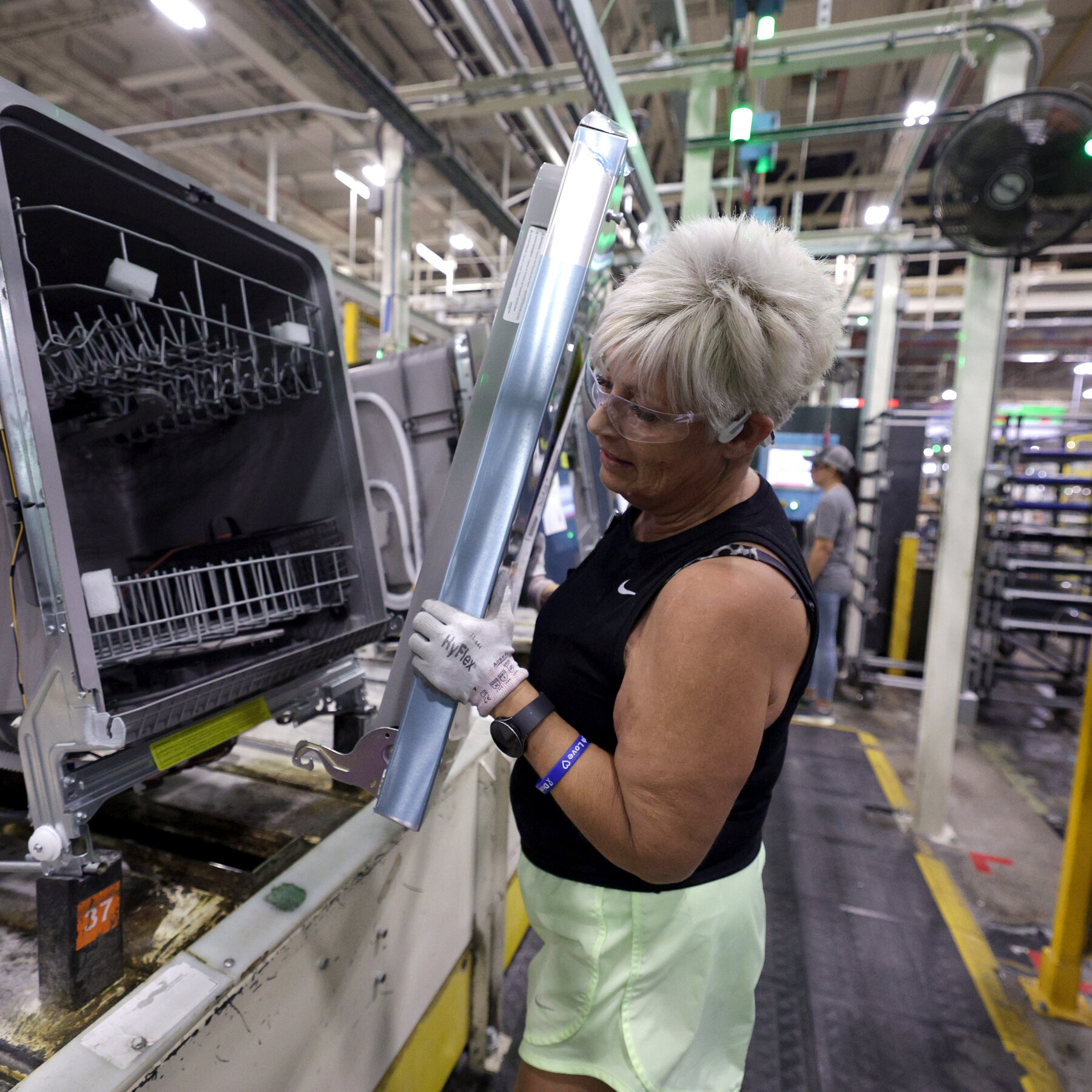 U.S. Rolls Back Energy‑Efficiency Policies Amid Rising Gasoline and Electricity Costs