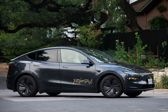 Tesla robotaxis observed traveling backward during operation