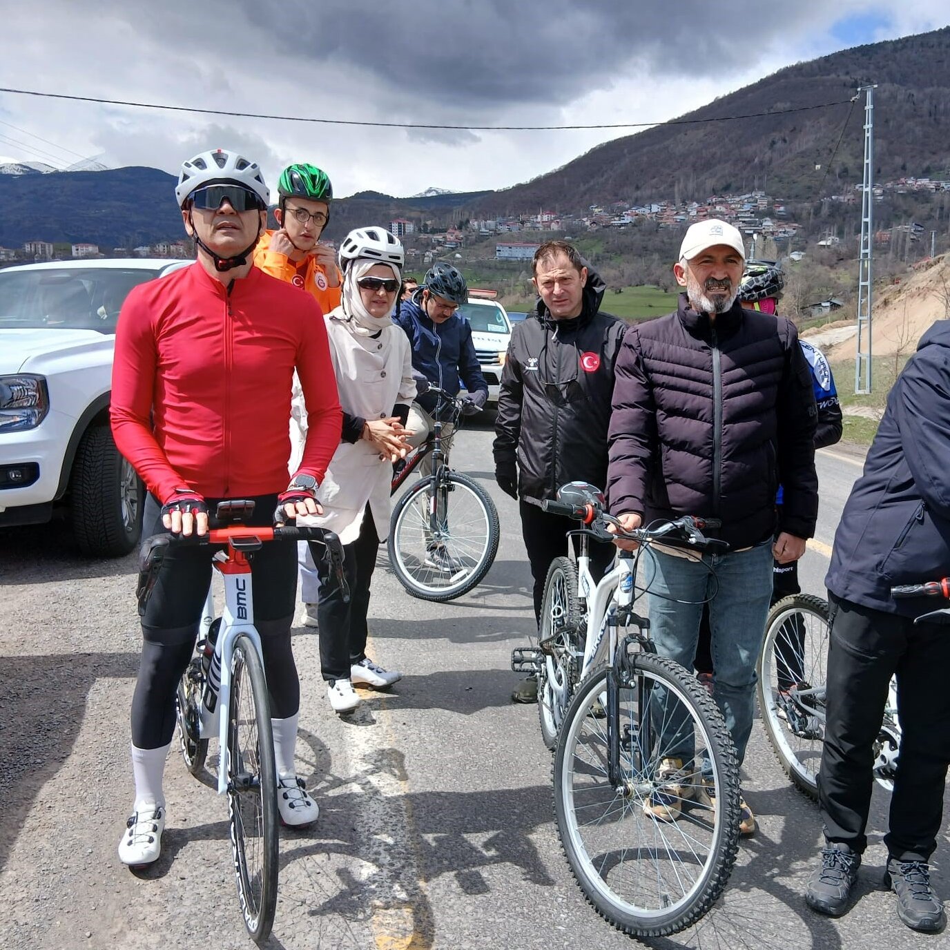 Turkish governor Mehmet Fatih Cicekli dismissed after posting workout‑gear photo on social media