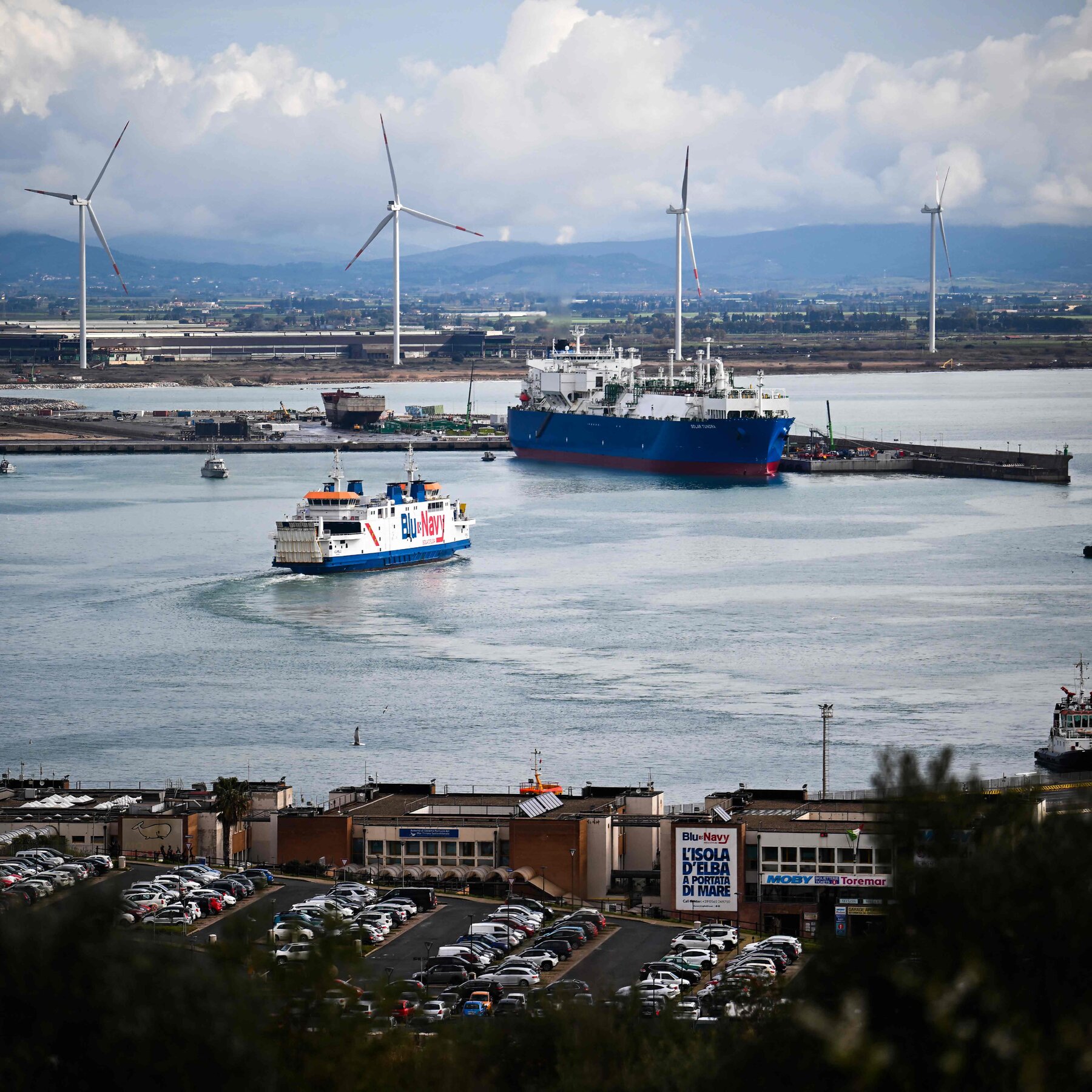 Europe Set to Ban Russian LNG Tankers on Jan. 1 Amid Fears of U.S. Energy Dependence