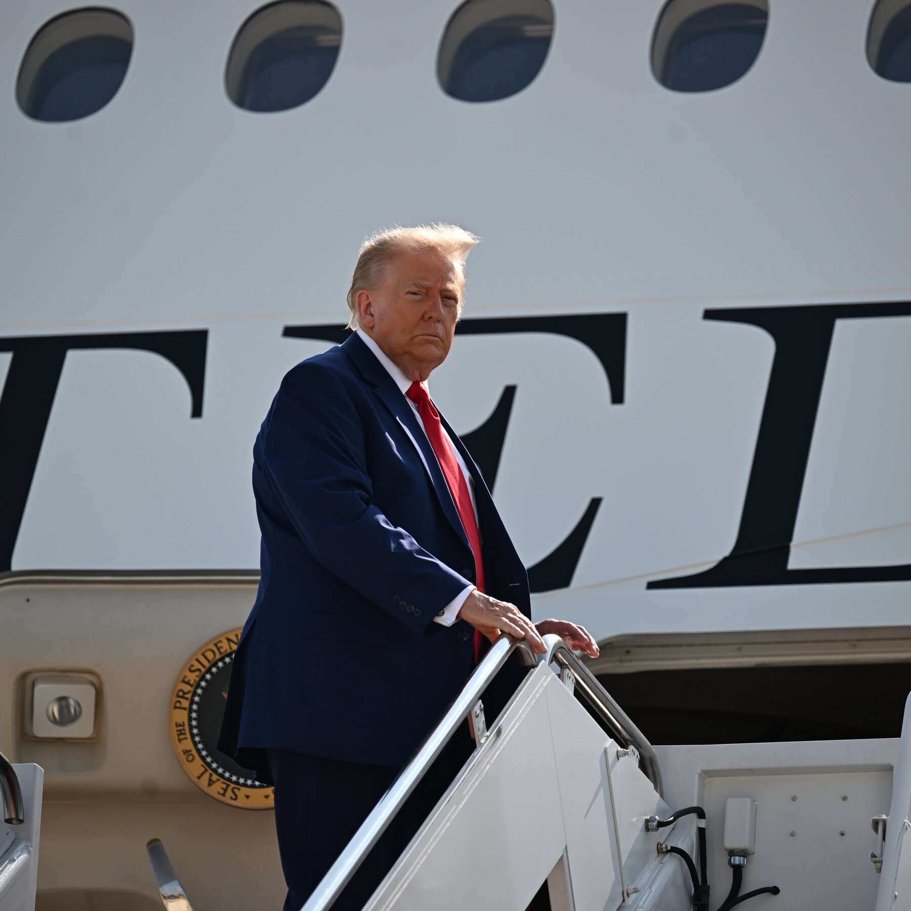 Trump Delays Iran Escalation as Advisers Warn of Munitions Shortages