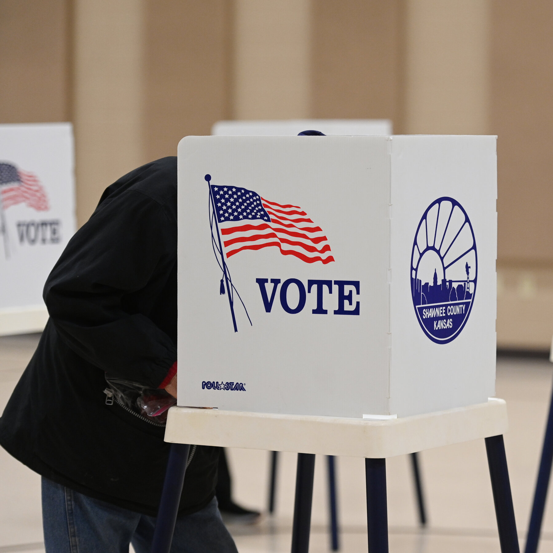 Republicans Target Kansas Governorship in High-Stakes Primary Races