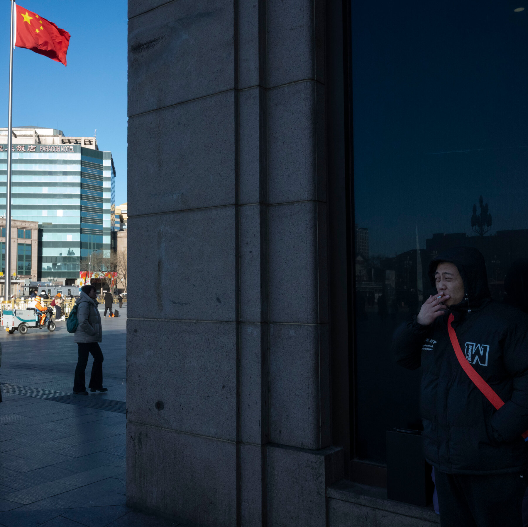 China’s Nonsmokers Confront Public Smoking as Tolerance Fades
