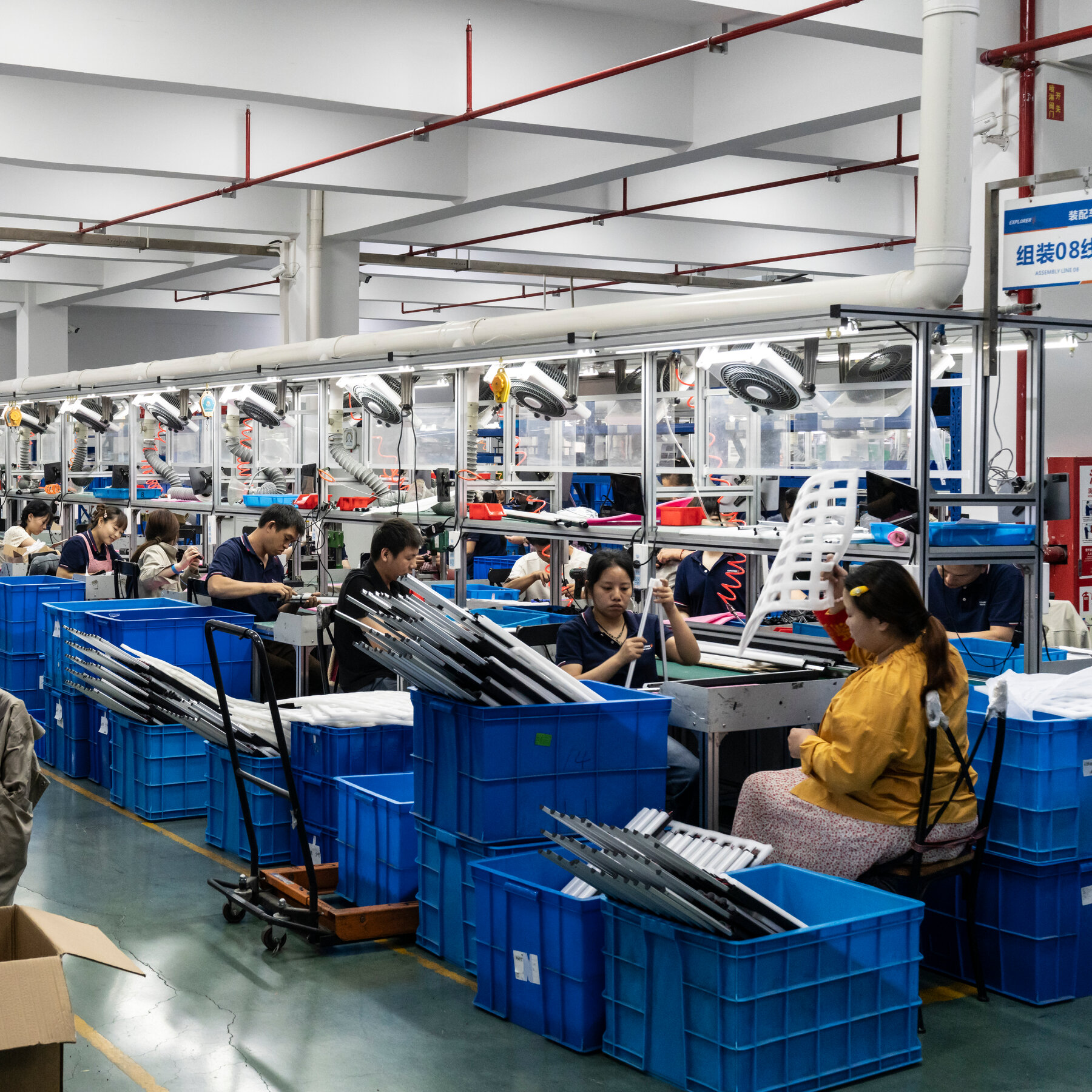 China’s Export Boom Continues Amid Domestic Economic Pressures