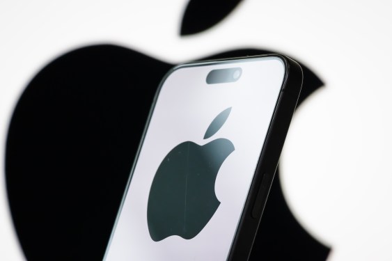 Apple in Talks With Publishers to Integrate Current News Into Siri